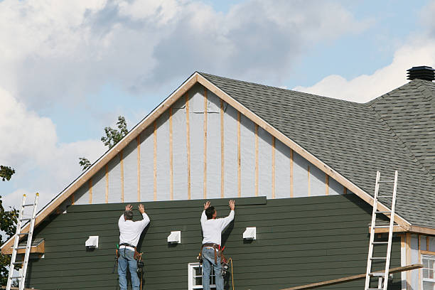 Professional Vinyl Siding technician working in Brunswick, NC